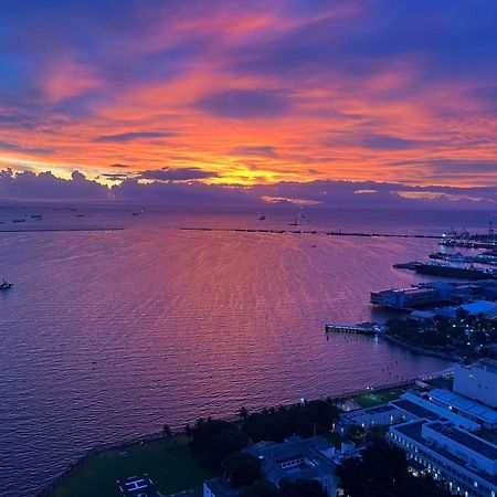 Sunset House Roxas Bay Apartment Manila Bagian luar foto